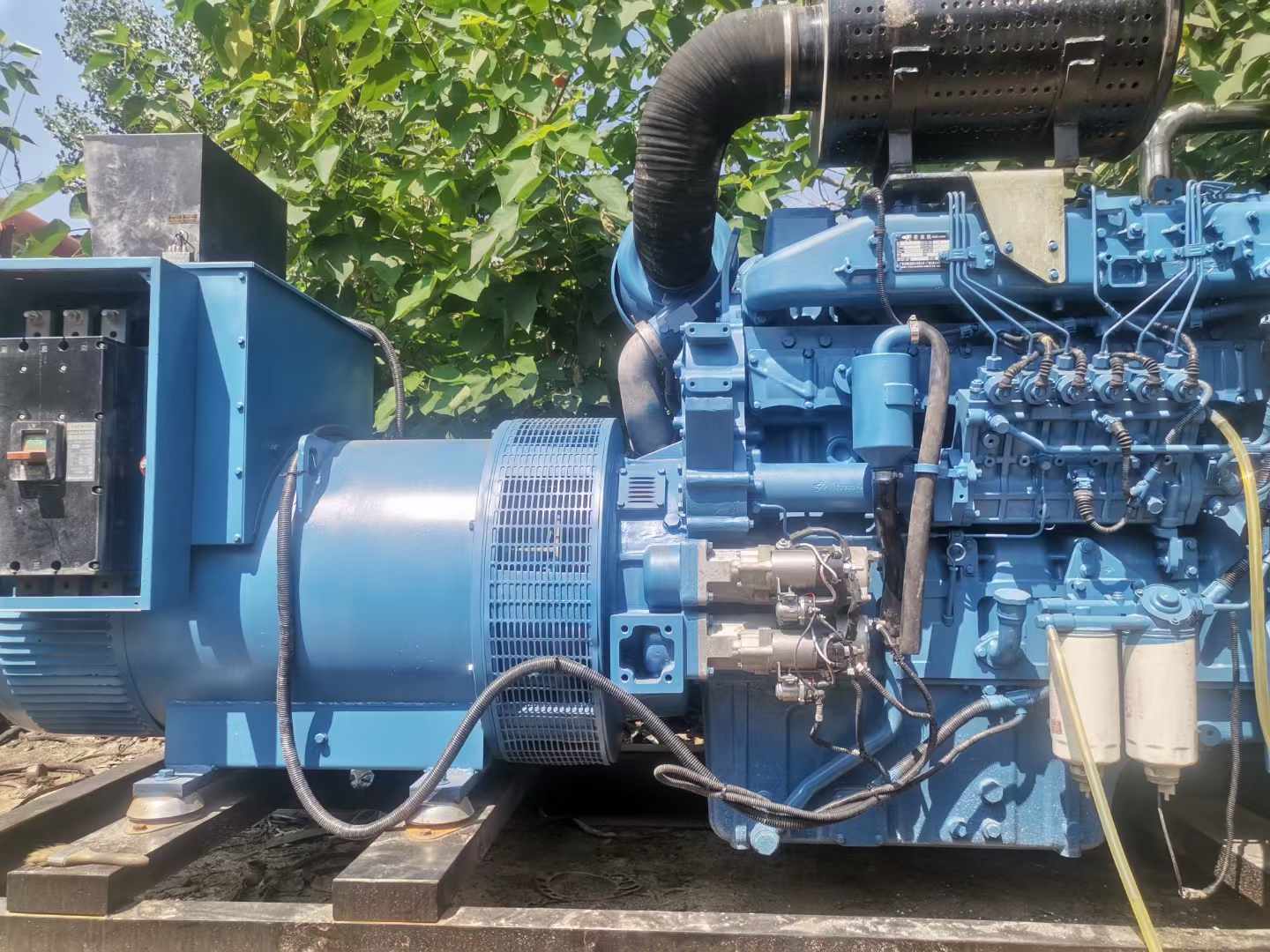 江源详细说明降低 800kW 柴油发电机输出电流波动的方法