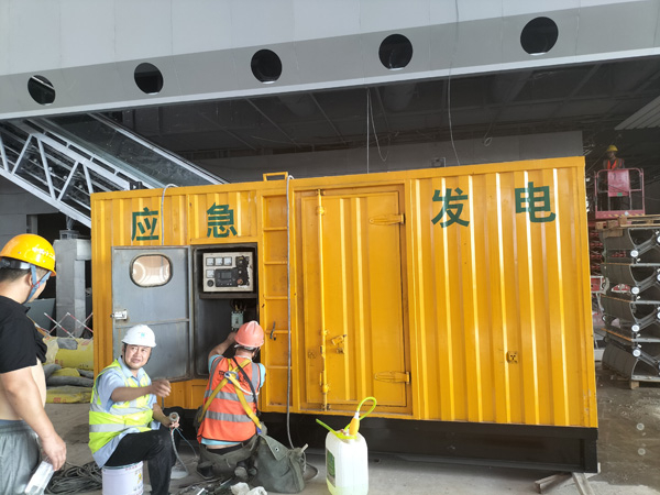 江源怎样判断空气滤清器是否需要更换？